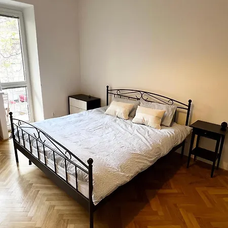 Private In A Big Ol' Flat *